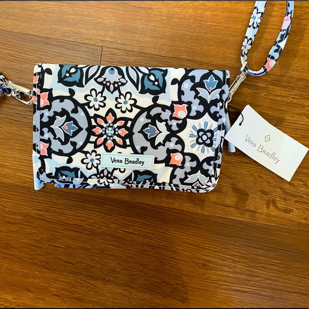 NWT Vera Bradley Lighten Up RFID 3-in-1 Crossbody - Lisbon Medallion